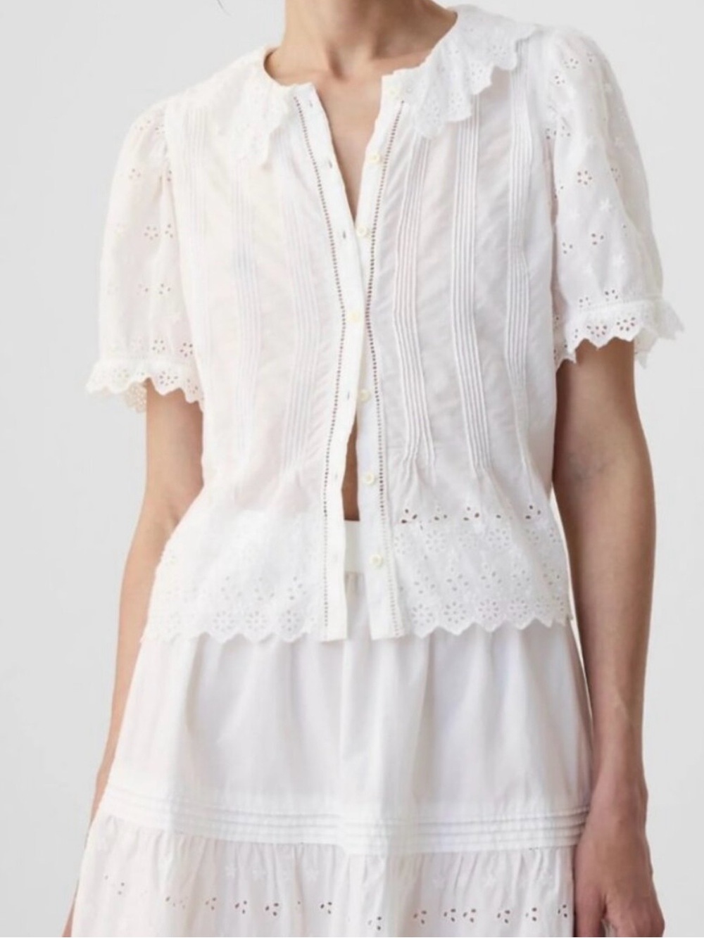 Gap x Doen Cropped Eyelet Shirt XL Cotton Blouse Scalloped Collar Cottagecore - Picture 2 of 9